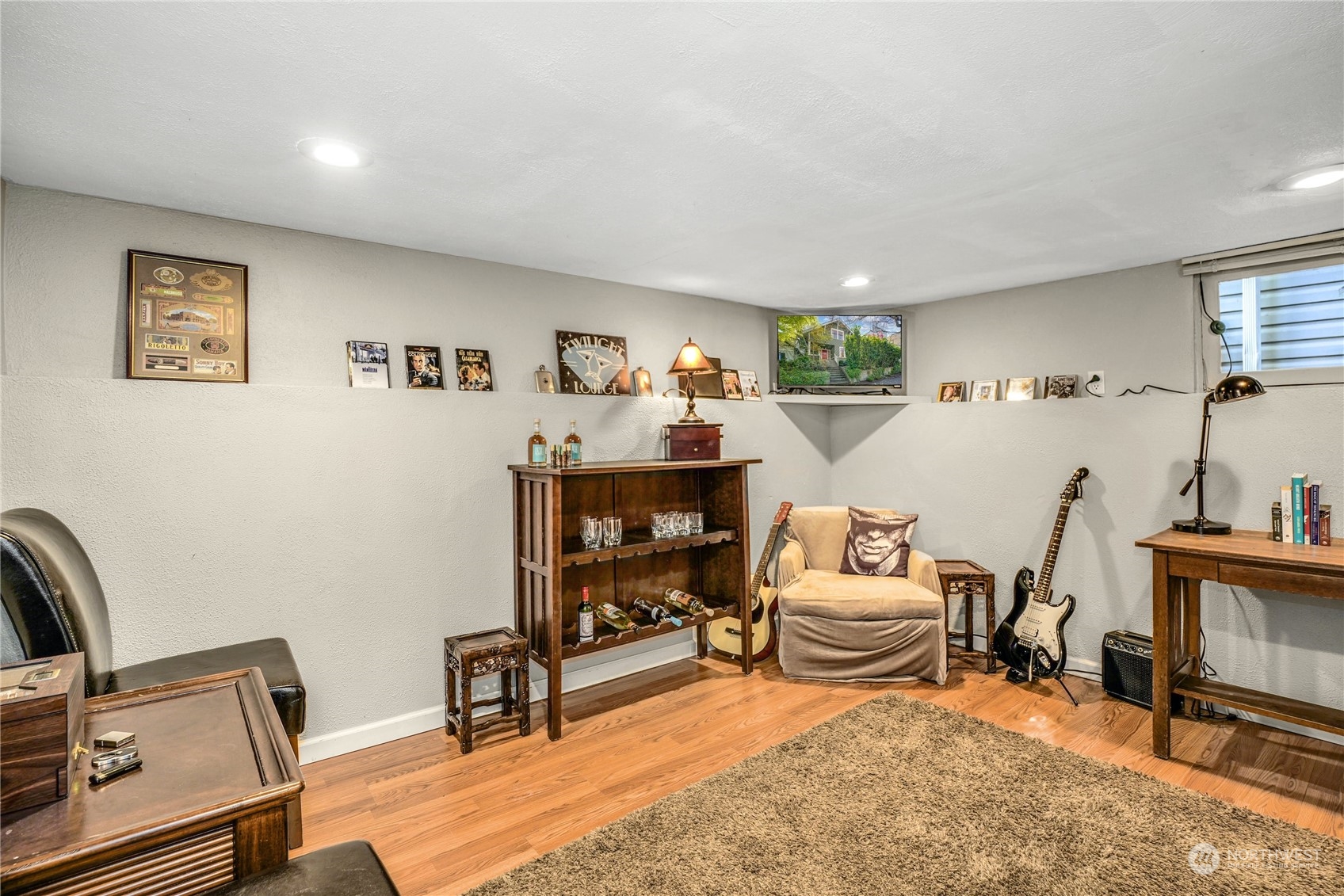 309 North 73rd Street Seattle, WA 98103 - Photo 17 of 30 a workspace with furniture and window