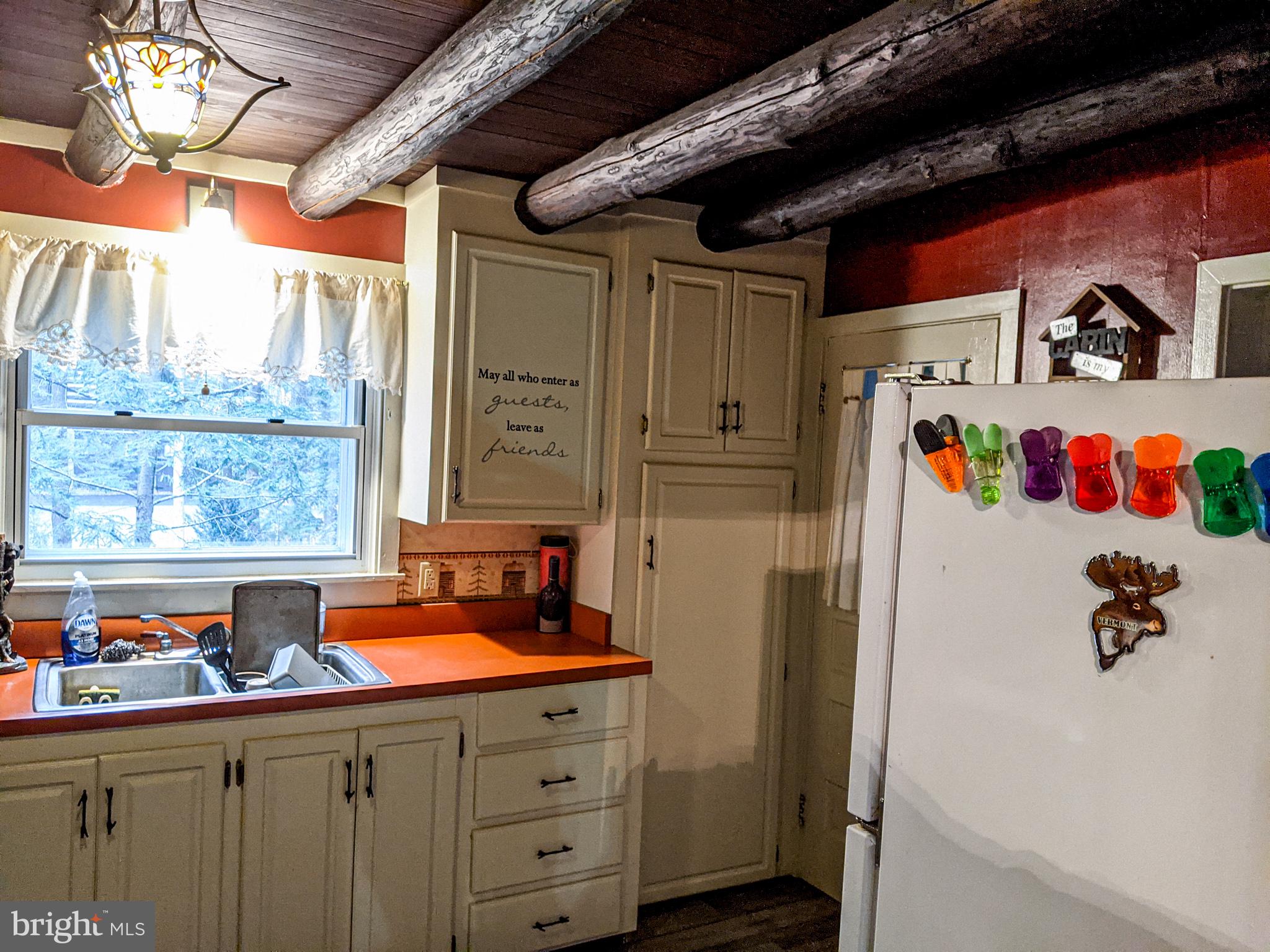 10436 Golf Course Road Fayetteville, PA 17222 - Photo 23 of 49 Kitchen