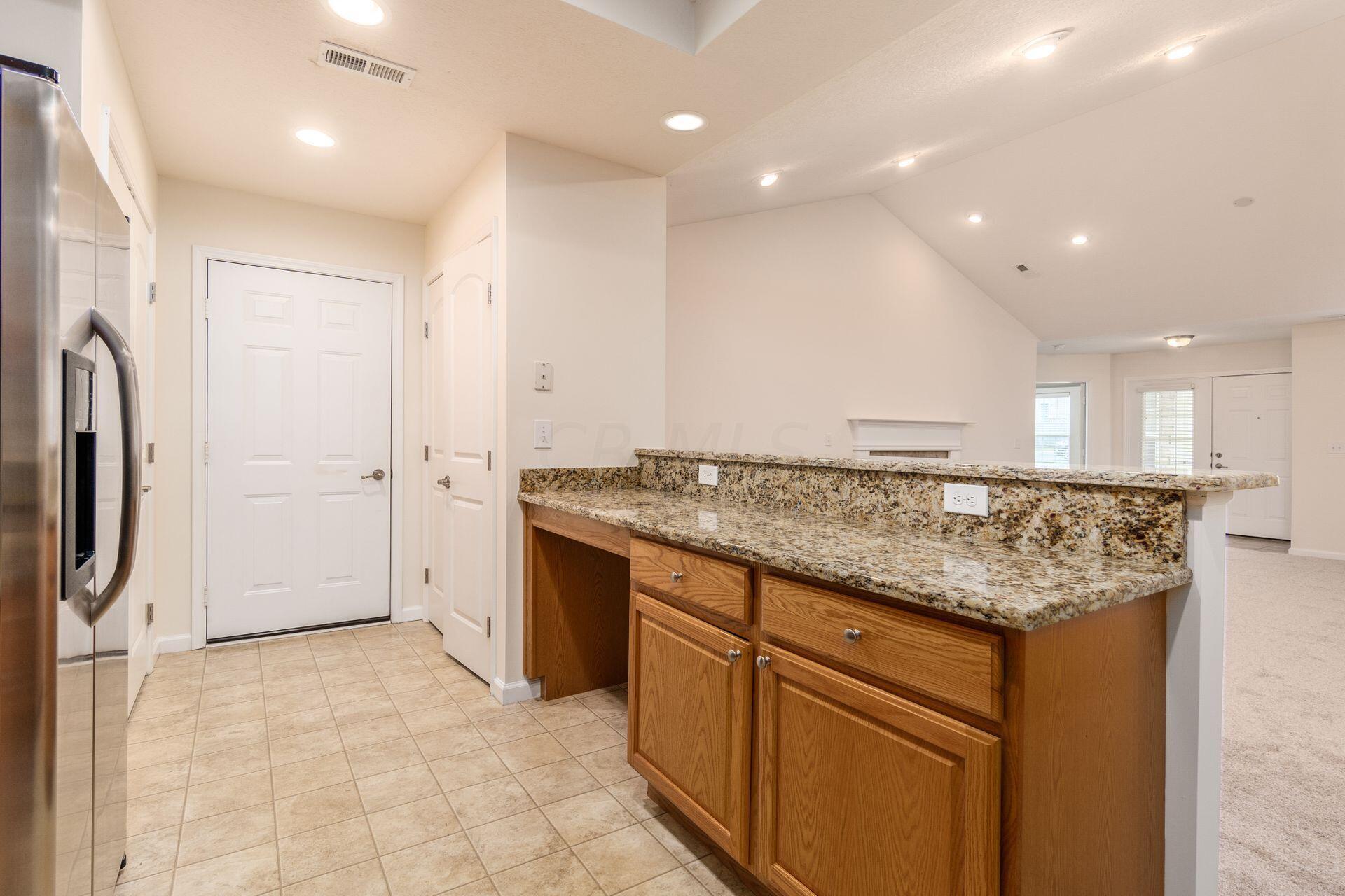 7965 Ravine Run Lane Columbus, OH 43235 - Photo 11 of 31 Kitchen