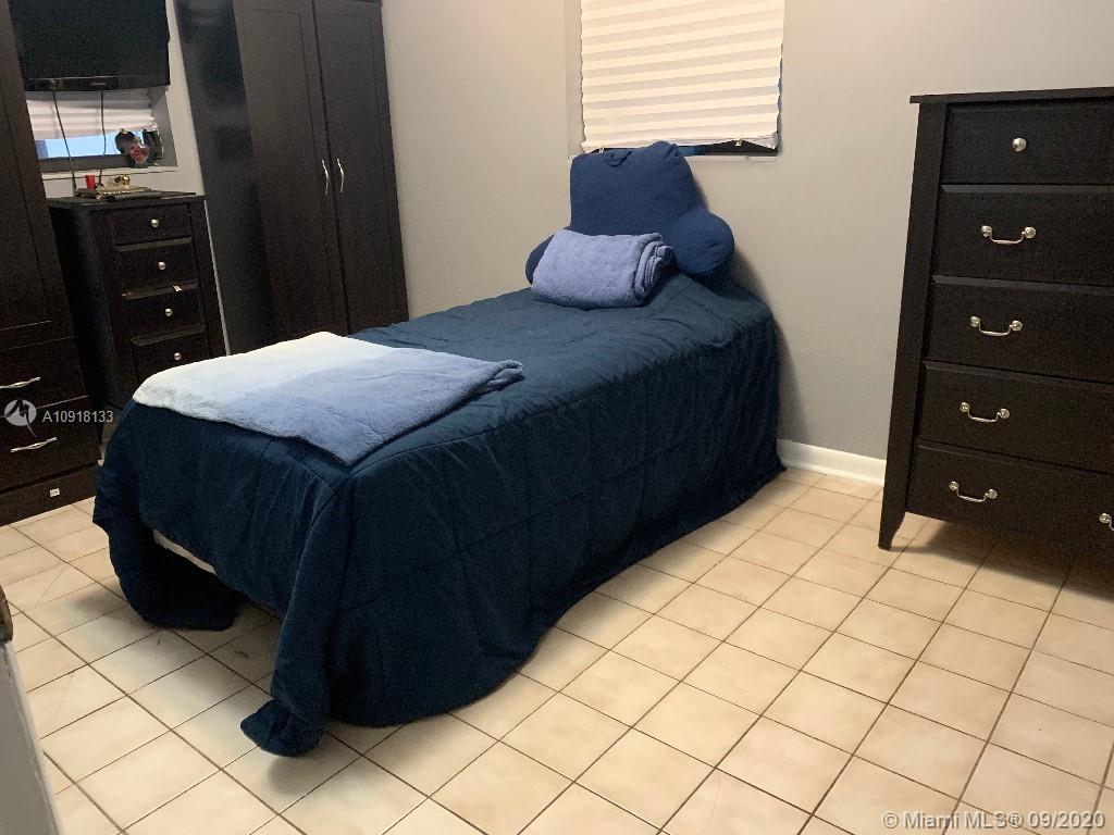 19233 Southwest 93rd Road Cutler Bay, FL 33157 - Photo 17 of 25