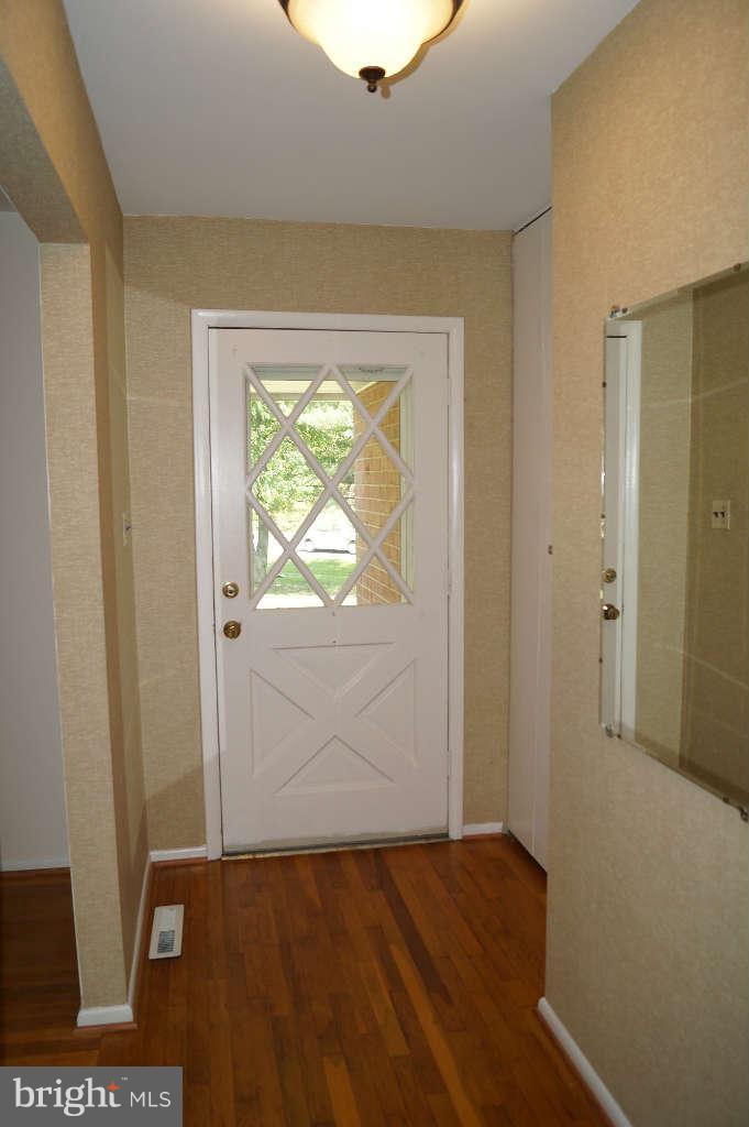 7985 Martown Road Laurel, MD 20723 - Photo 2 of 20 Foyer