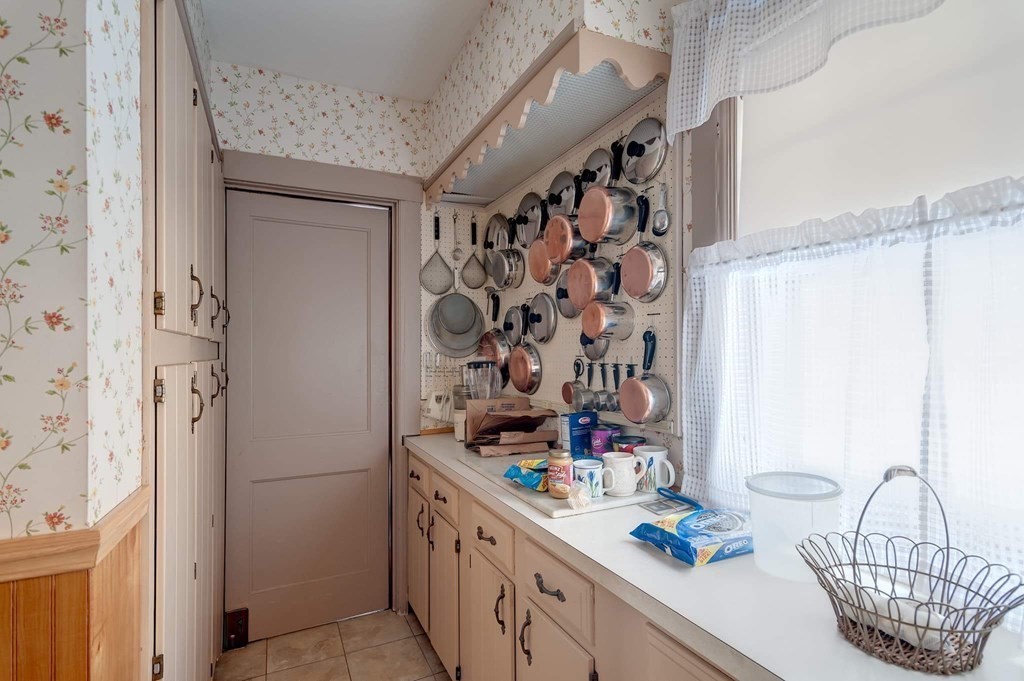 15 Davidson Road Worcester, MA 01605 - Photo 8 of 18 Gallery Image 8