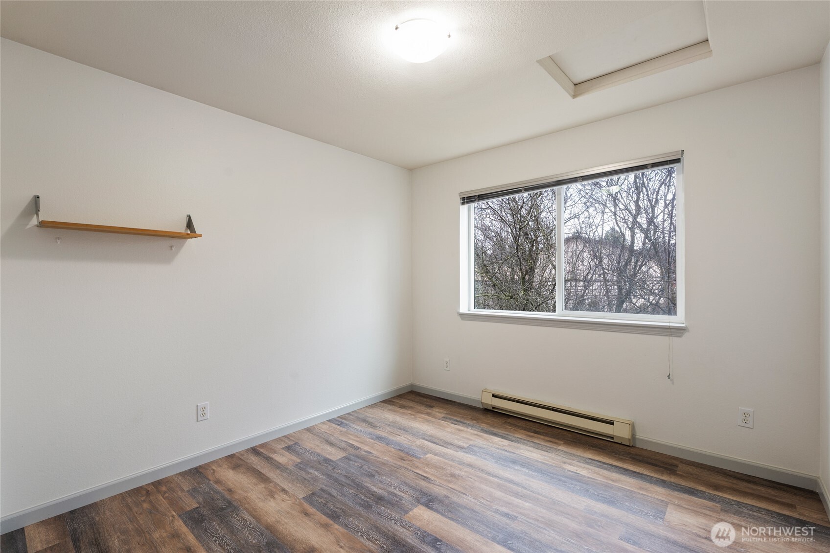 10511 Midvale Avenue North, Unit 301 Seattle, WA 98133 - Photo 8 of 14