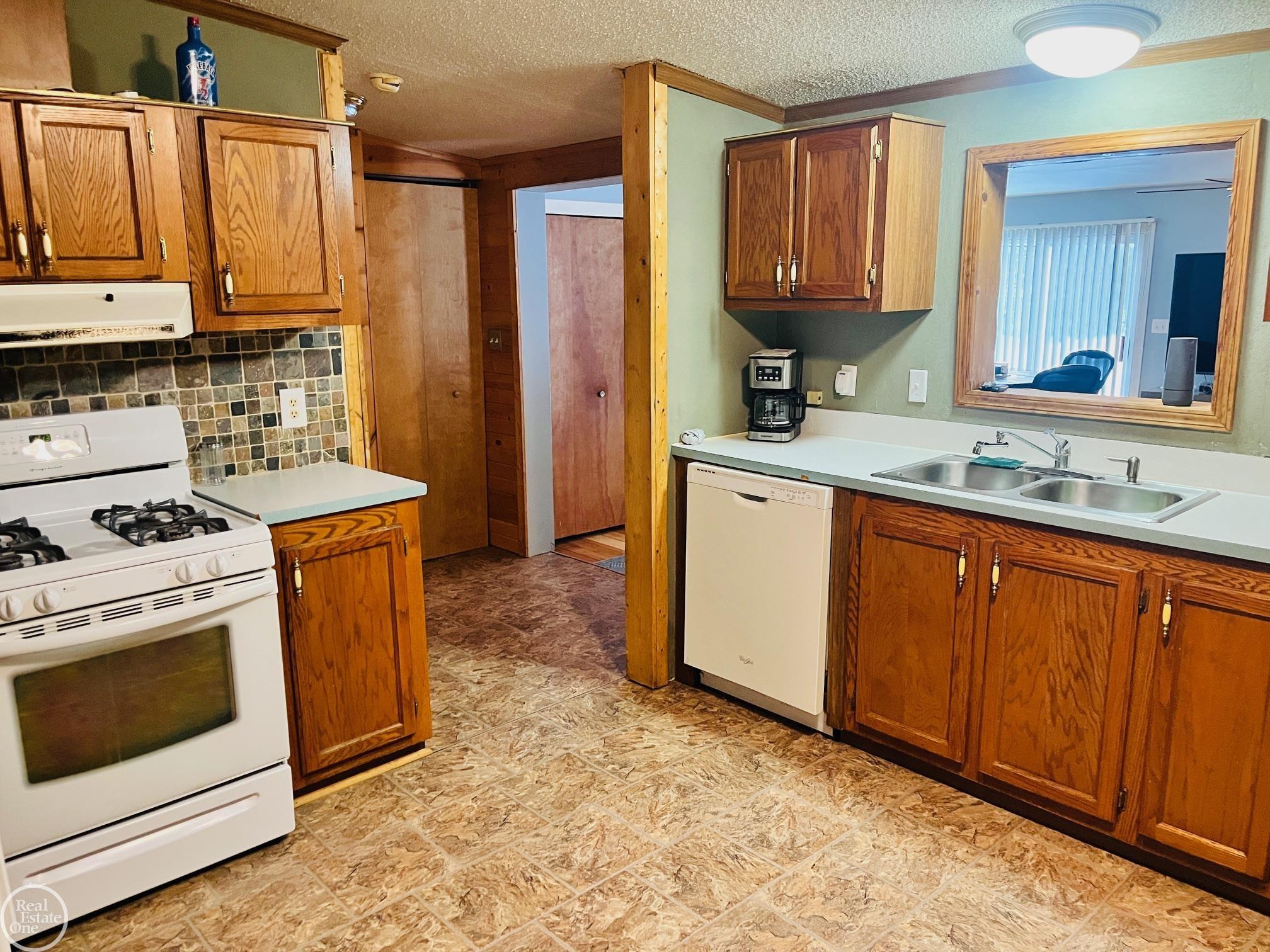 1022 South Allen Road St. Clair, MI 48079 - Photo 4 of 14