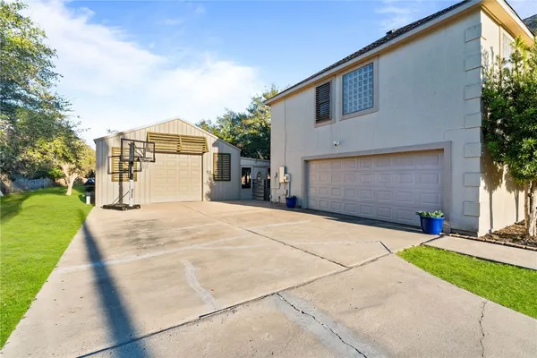 $550,000 | 422 Spanish Woods Drive, Rockport, TX 78382