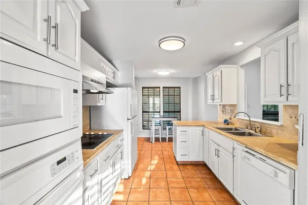$550,000 | 422 Spanish Woods Drive, Rockport, TX 78382