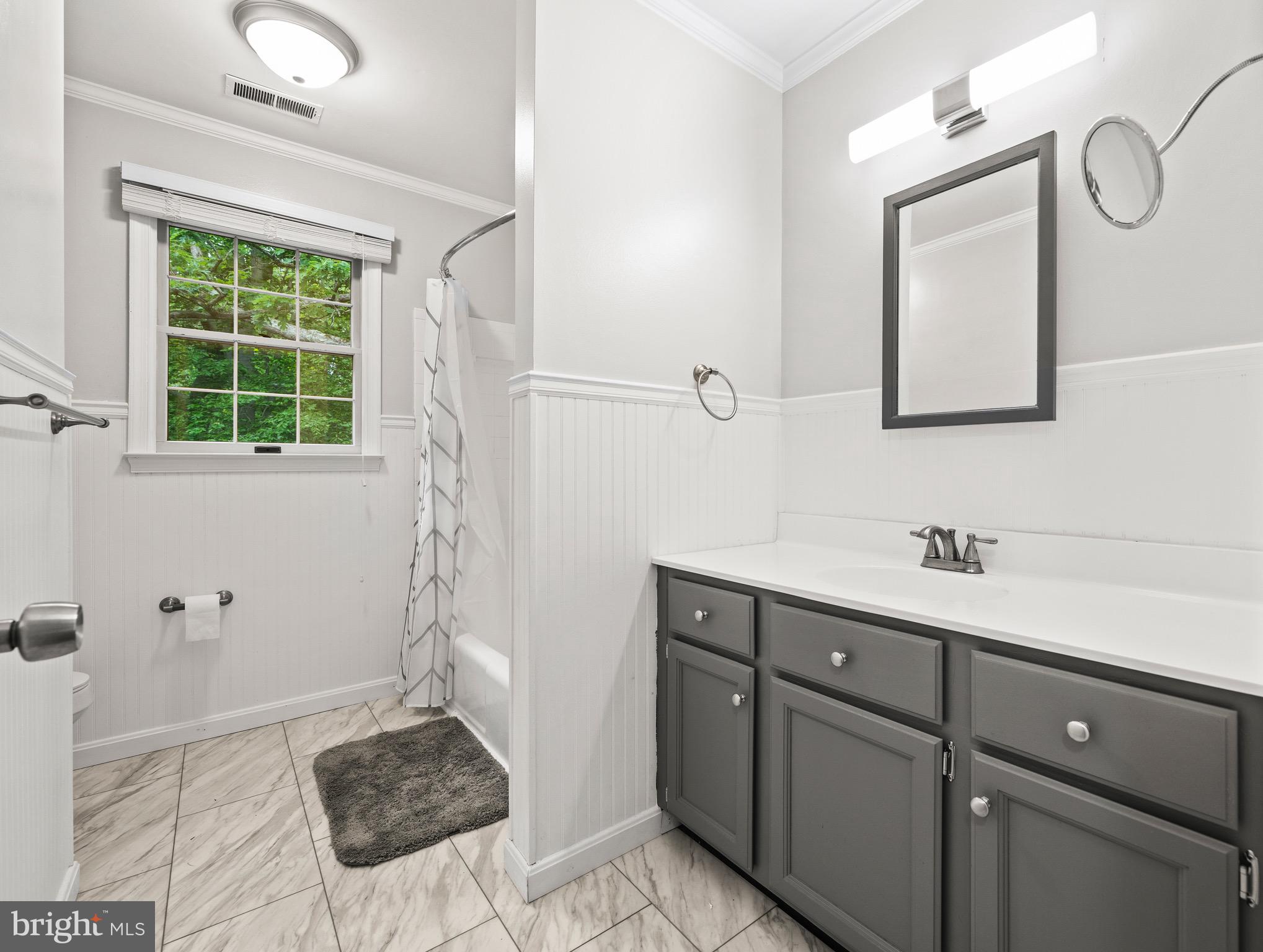 4290 Huntingtown Road Huntingtown, MD 20639 - Photo 32 of 35 Hall Bathroom