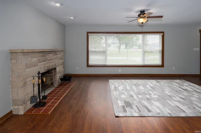 $324,900 | 10814 Lower Huntington Road, Roanoke, IN 46783