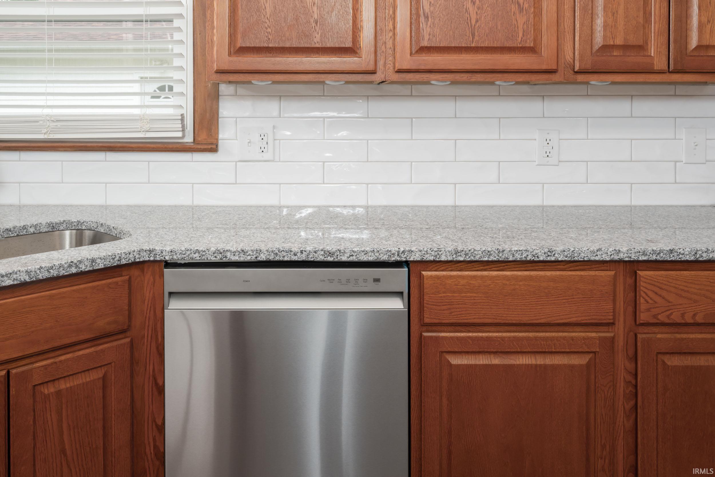 10814 Lower Huntington Road Roanoke, IN 46783 - Photo 15 of 31