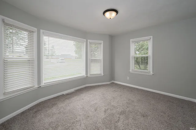 $324,900 | 10814 Lower Huntington Road, Roanoke, IN 46783