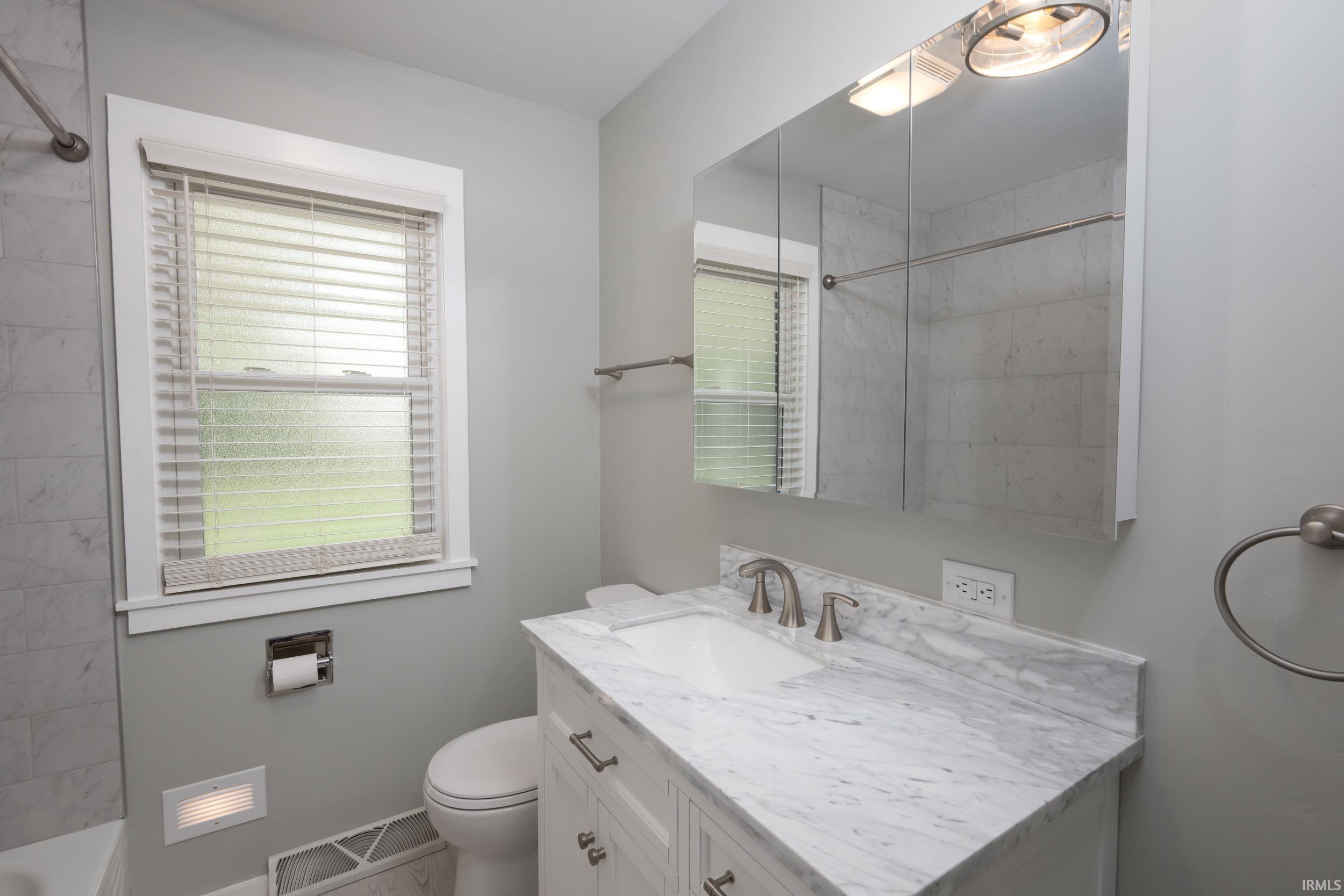 10814 Lower Huntington Road Roanoke, IN 46783 - Photo 19 of 31