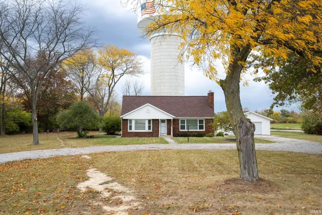 $324,900 | 10814 Lower Huntington Road, Roanoke, IN 46783