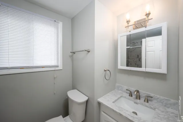 $324,900 | 10814 Lower Huntington Road, Roanoke, IN 46783