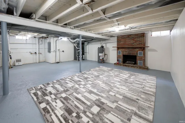 $324,900 | 10814 Lower Huntington Road, Roanoke, IN 46783