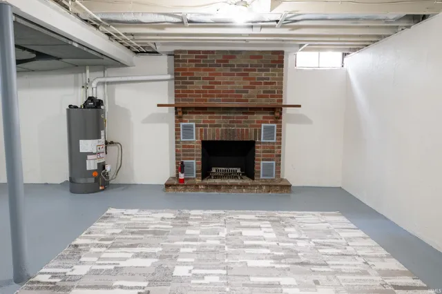 $324,900 | 10814 Lower Huntington Road, Roanoke, IN 46783