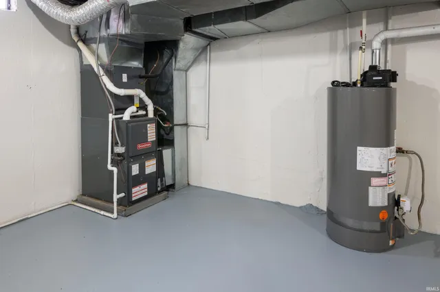 $324,900 | 10814 Lower Huntington Road, Roanoke, IN 46783