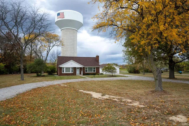 $324,900 | 10814 Lower Huntington Road, Roanoke, IN 46783