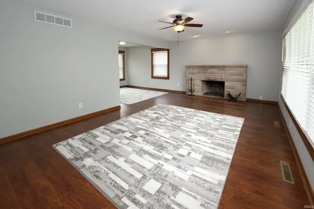 $324,900 | 10814 Lower Huntington Road, Roanoke, IN 46783