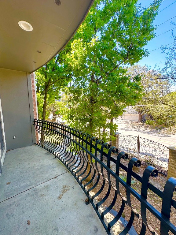 2345 Sage Road, Unit A8 Houston, TX 77056 - Photo 18 of 21