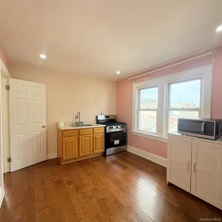 $2,400 | Undisclosed Address, Valley Stream, NY 11580
