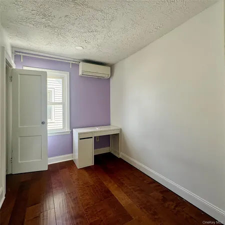 $2,400 | Undisclosed Address, Valley Stream, NY 11580