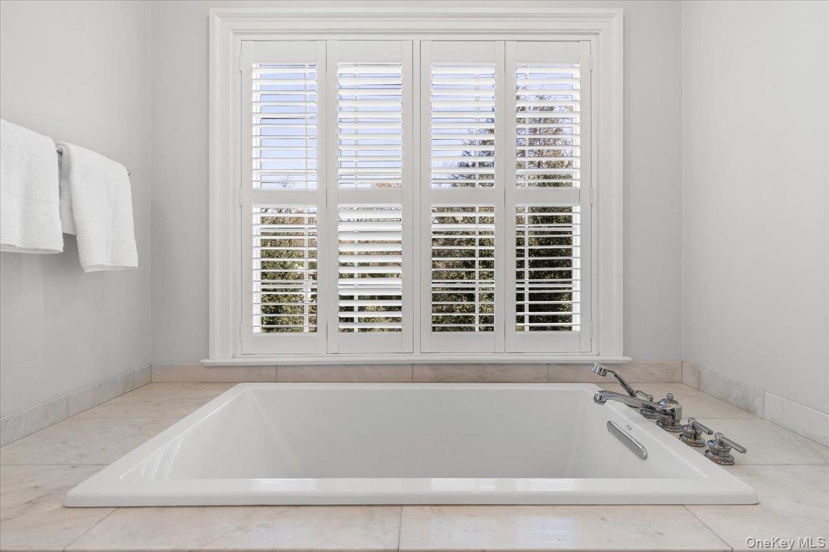 5 Rockridge Road Rye, NY 10580 - Photo 25 of 42 Luxurious Soaking Tub
