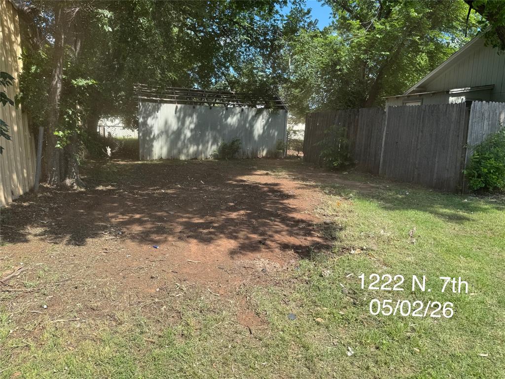 705 North Broadway Street, Unit R Wichita Falls, TX 76306 - Photo 8 of 15 a view of backyard with green space