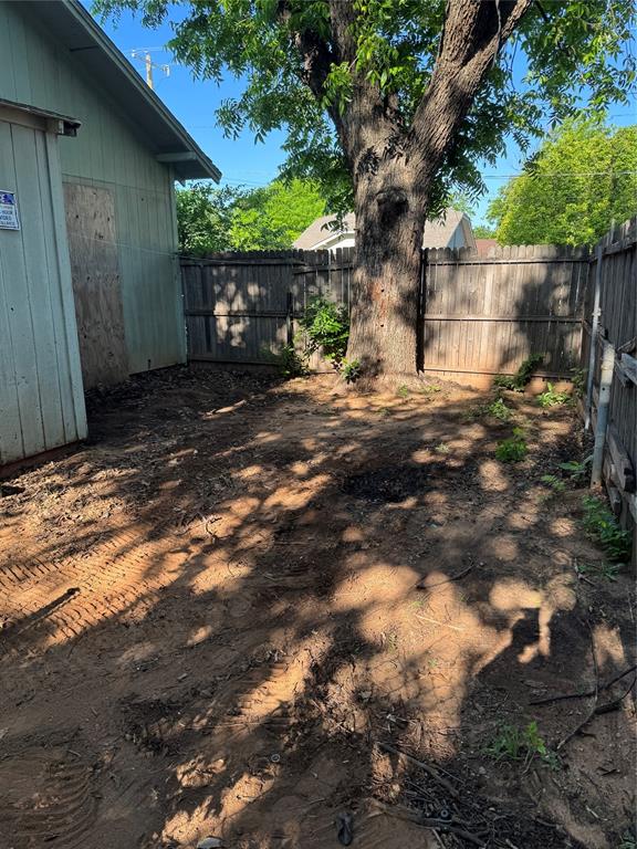 705 North Broadway Street, Unit R Wichita Falls, TX 76306 - Photo 10 of 15 a view of a yard