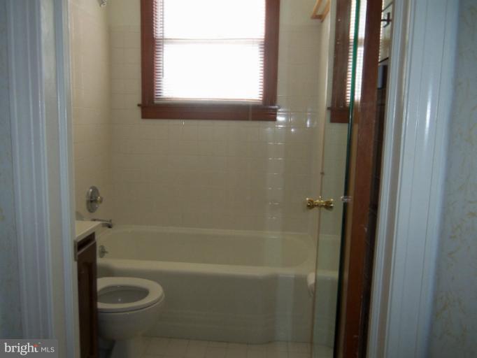 8069 Gray Haven Road Baltimore, MD 21222 - Photo 5 of 9 Bath