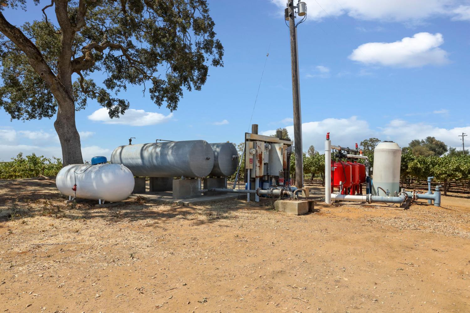 18739 Clements Road Lodi, CA 95240 - Photo 38 of 39 a view of a chairs and table in backyard