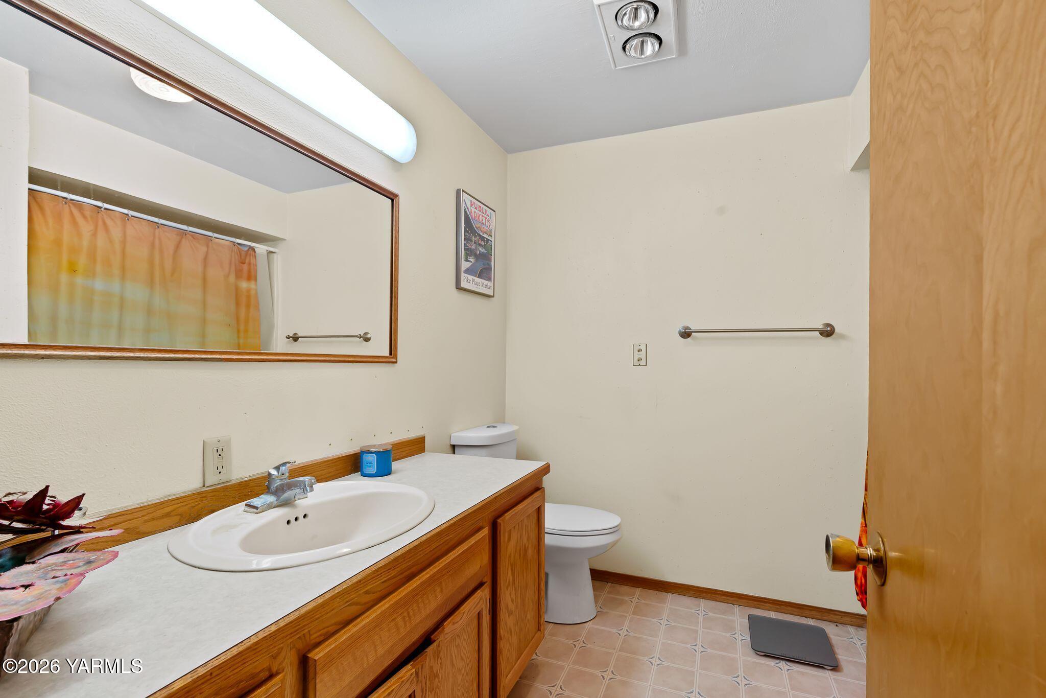 1709 Beaudry Road Yakima, WA 98901 - Photo 17 of 29 Guest Bathroom