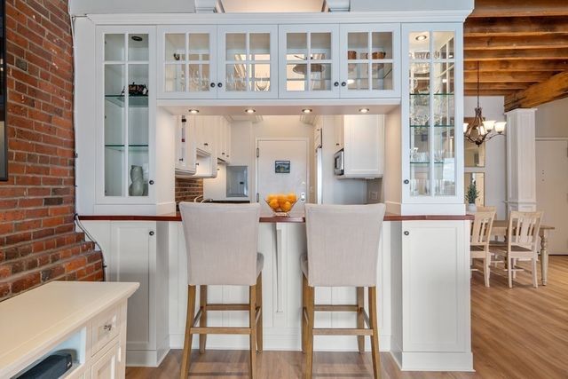 a view of dinning table and chairs in the patio