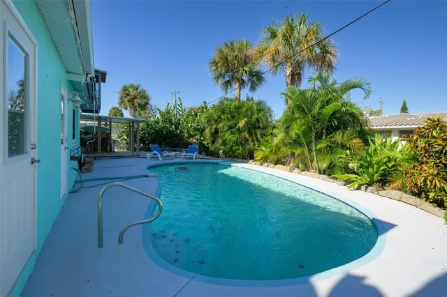 a view of a livingroom with a ceiling fan and wooden floor