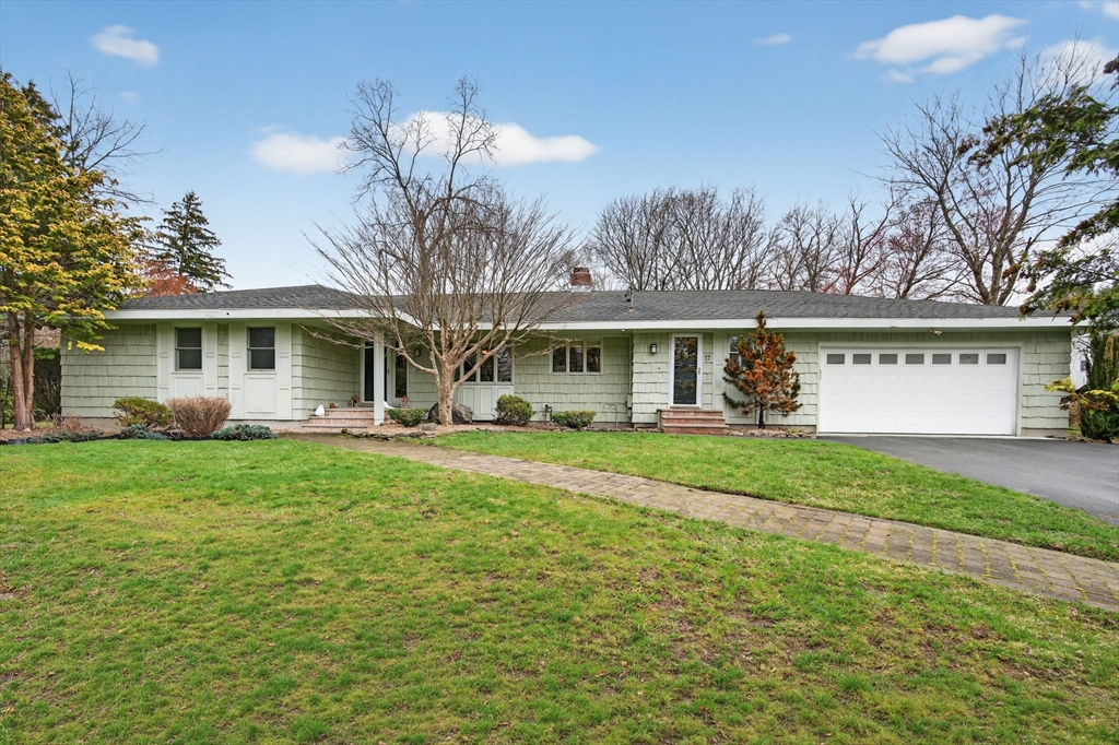 a view of a house with a backyard