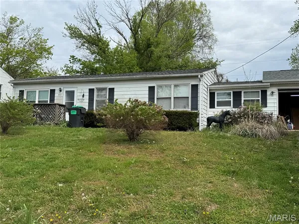 $138,500 | 621 Bernard Drive, Belleville, IL 62223