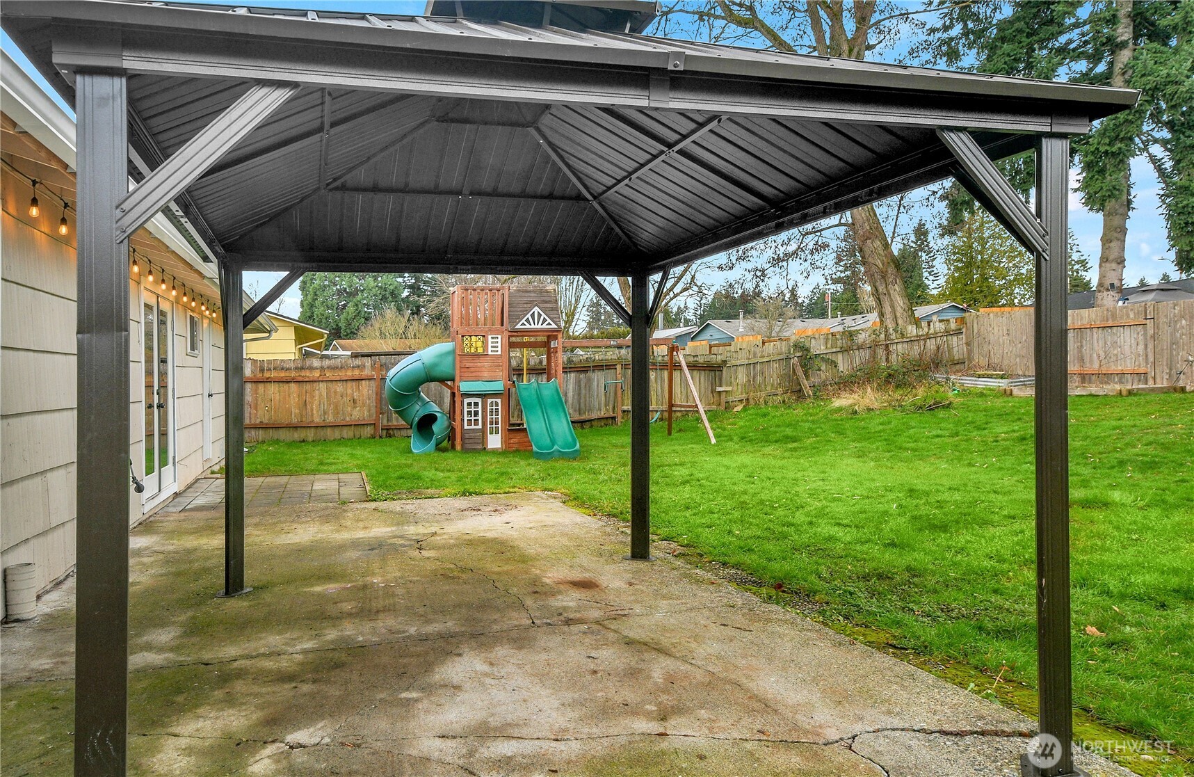 15771 119th Place Southeast Renton, WA 98058 - Photo 17 of 20 a view of a backyard with a garden