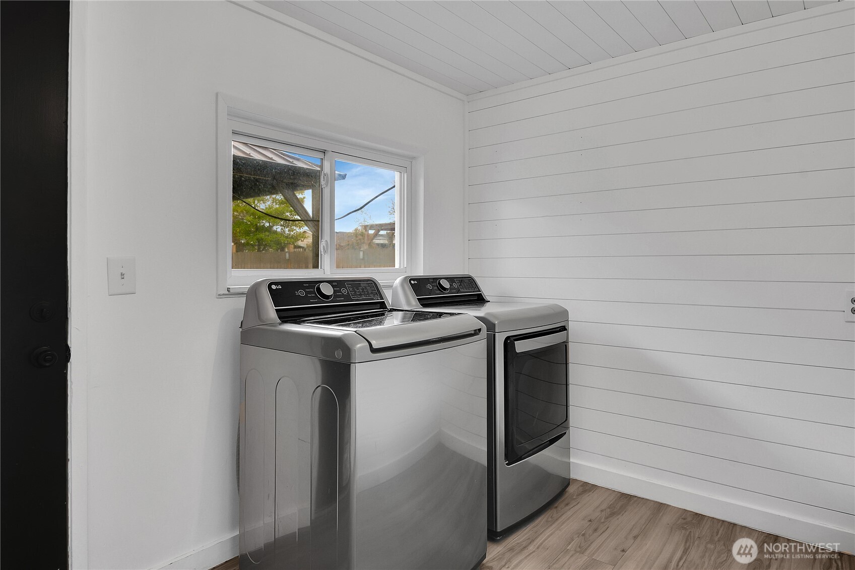 15771 119th Place Southeast Renton, WA 98058 - Photo 10 of 20 a utility room with washer and dryer