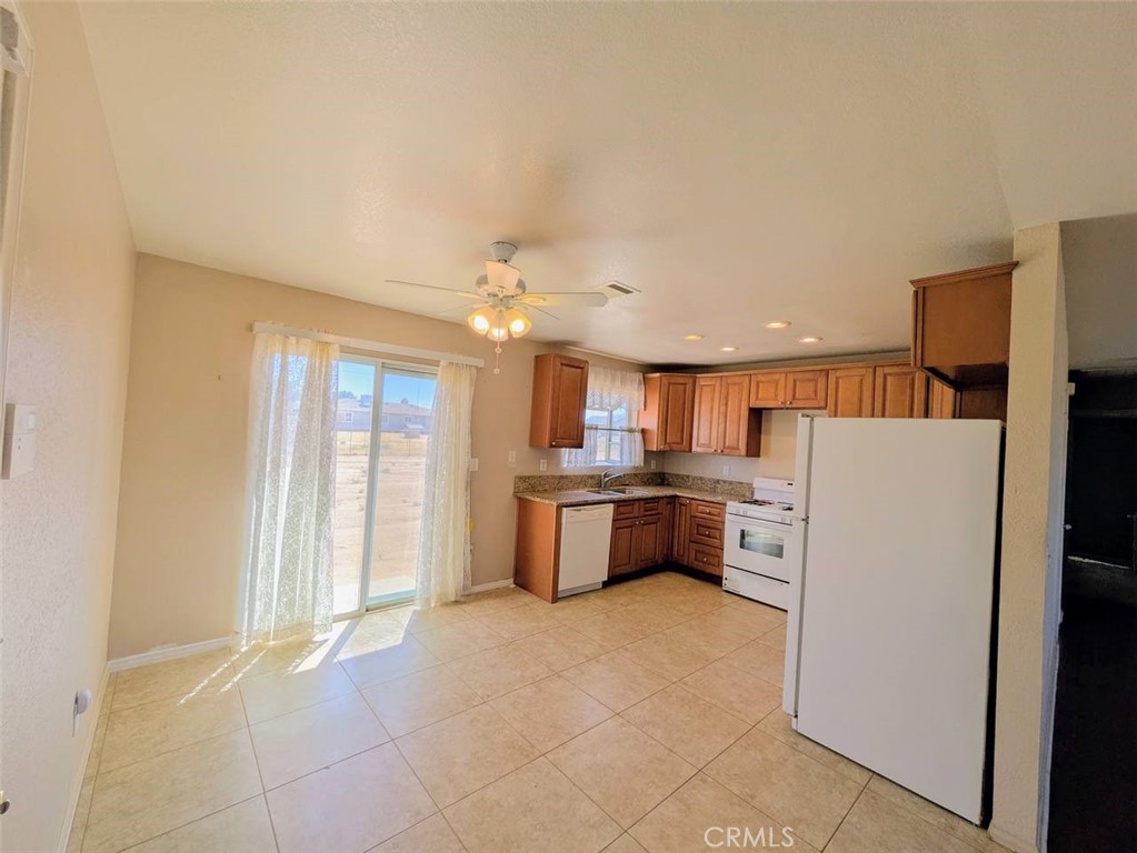 10819 Nambe Road Apple Valley, CA 92308 - Photo 9 of 20