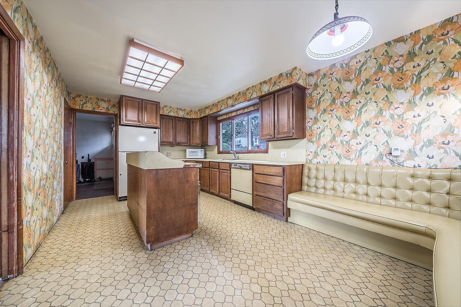2615 Hillcrest Road Medford, OR 97504 - Photo 10 of 26 Additional Photo
