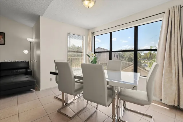 $250,000 | 2866 South University Drive, Unit 5307, Davie, FL 33328