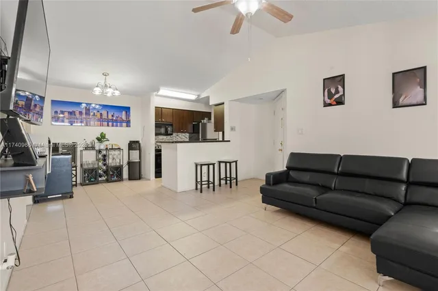 $250,000 | 2866 South University Drive, Unit 5307, Davie, FL 33328