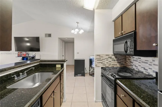 $250,000 | 2866 South University Drive, Unit 5307, Davie, FL 33328