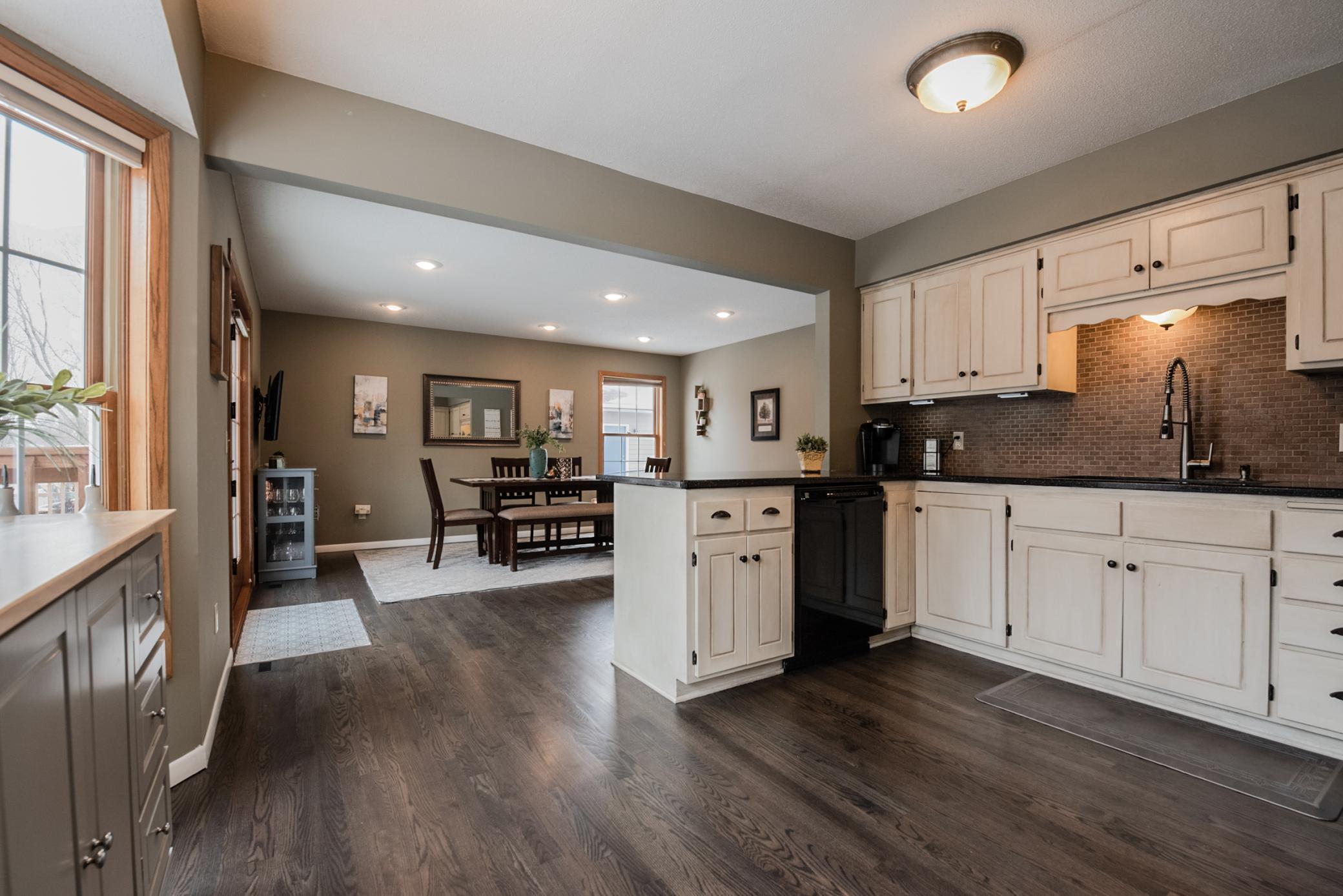 1007 Boston Hill Road Eagan, MN 55123 - Photo 3 of 36 Gallery Image 3