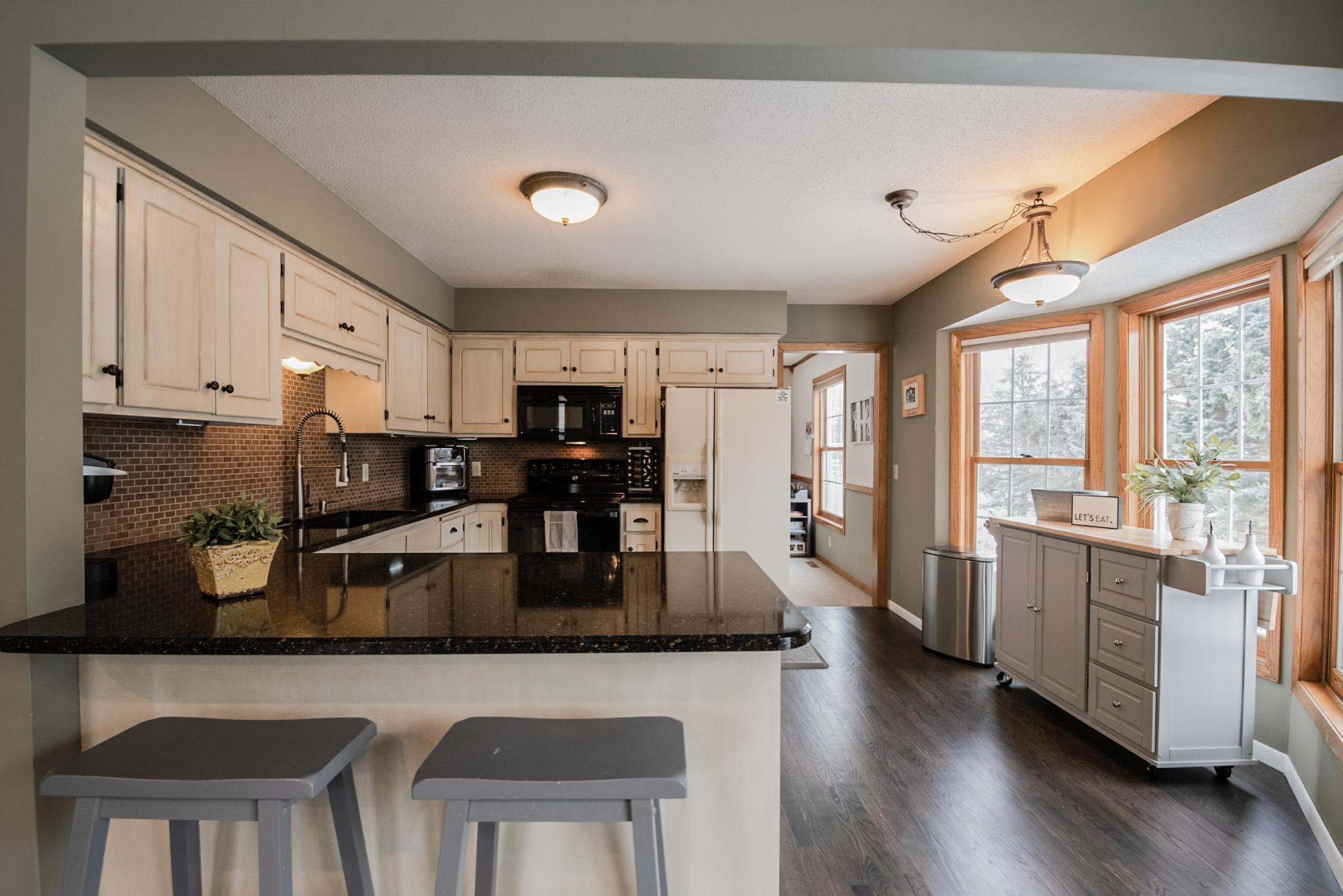 1007 Boston Hill Road Eagan, MN 55123 - Photo 6 of 36 Gallery Image 6
