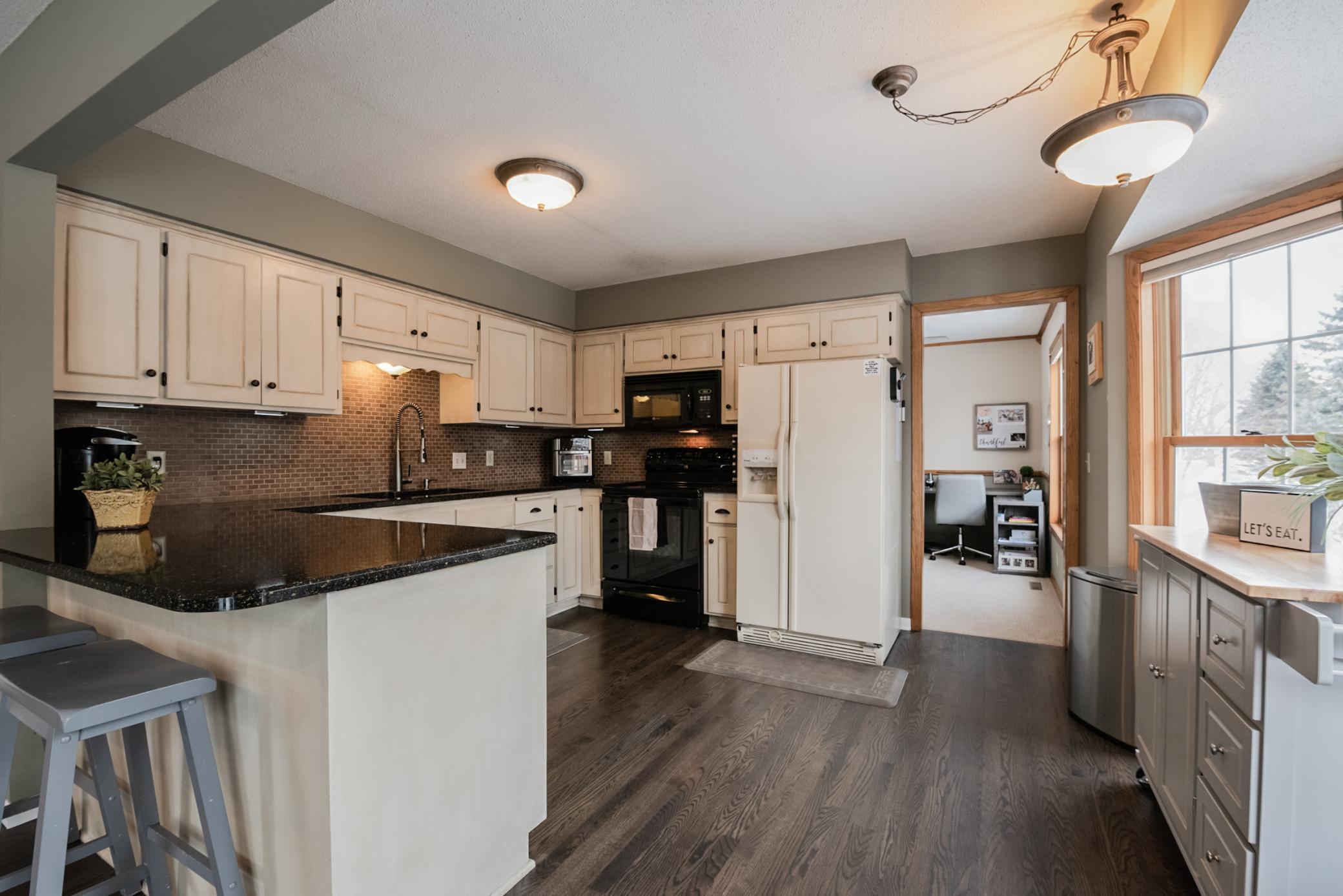 1007 Boston Hill Road Eagan, MN 55123 - Photo 7 of 36 Gallery Image 7