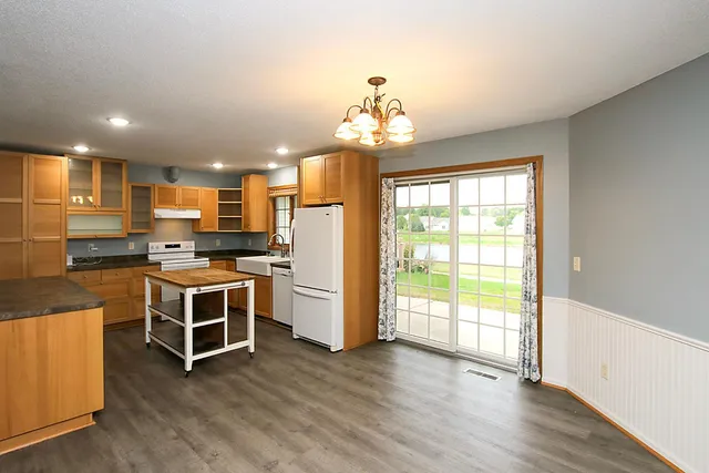 $295,000 | 316 20th Street West, Glencoe, MN 55336