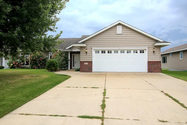 $295,000 | 316 20th Street West, Glencoe, MN 55336
