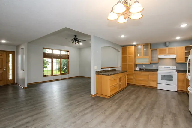 $295,000 | 316 20th Street West, Glencoe, MN 55336