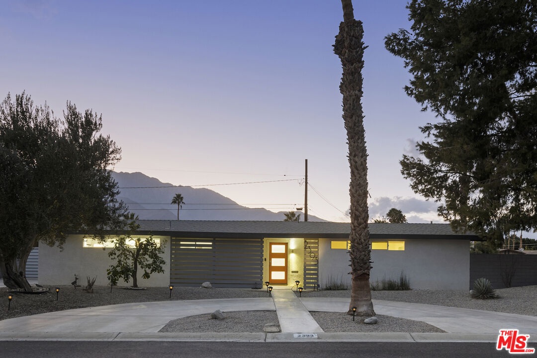 2393 North San Clemente Road Palm Springs, CA 92262 - Photo 2 of 46