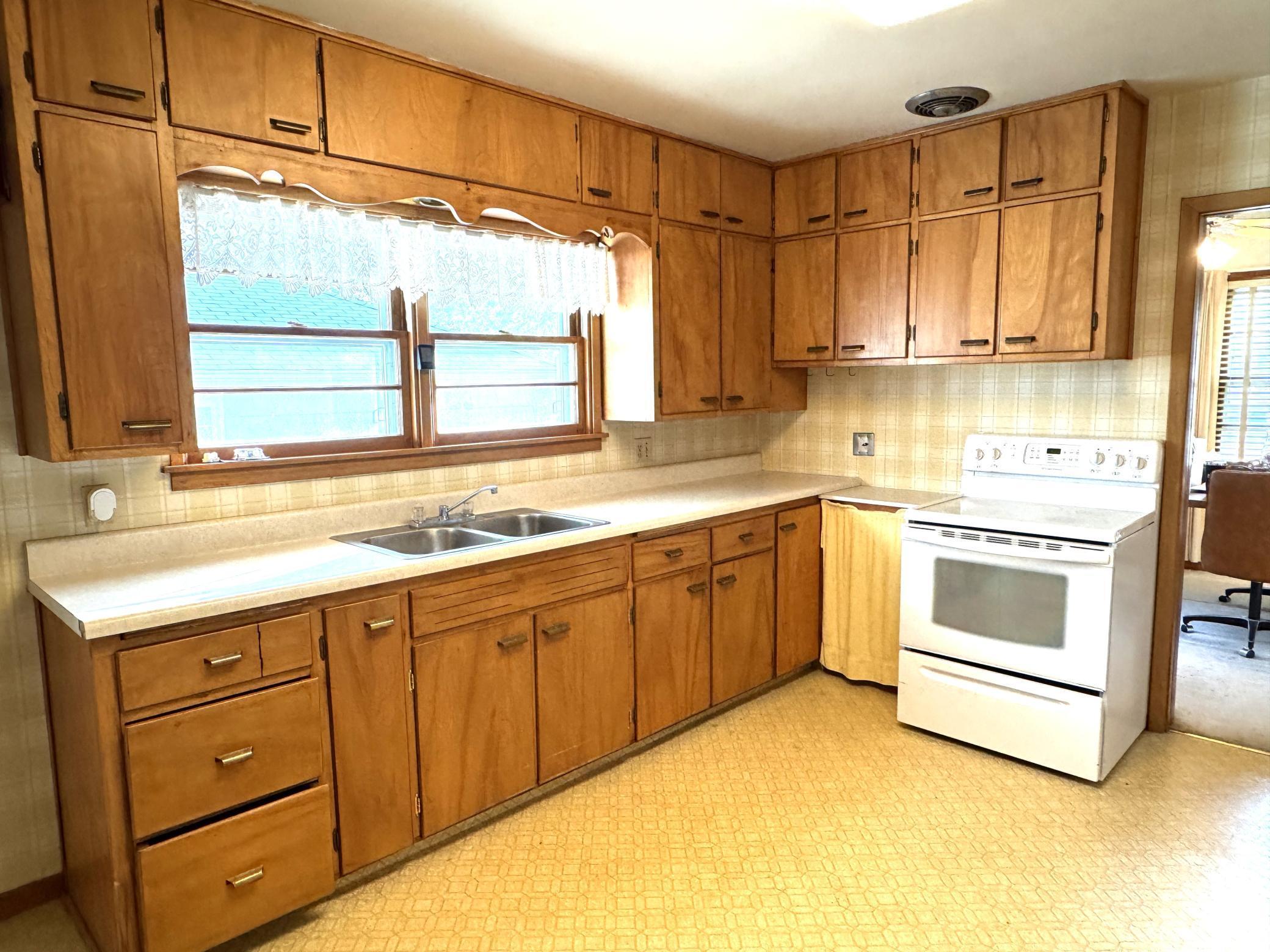 402 3rd Street Northeast Fosston, MN 56542 - Photo 12 of 34